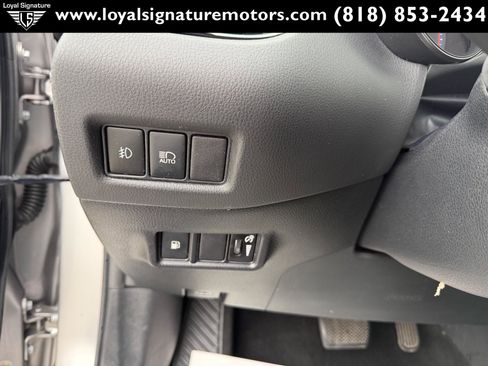 Used 2018 Toyota C-HR XLE FWD image 19