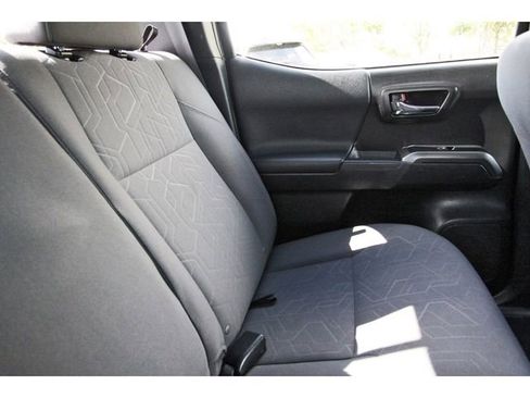 Used 2019 Toyota Tacoma TRD Sport w/ Technology Package image 10