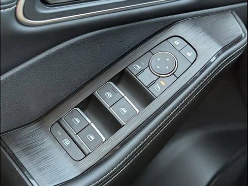 Used 2025 Nissan Rogue Platinum w/ Platinum Premium Package image 10