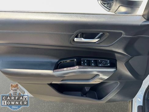 Used 2025 Nissan Pathfinder SL AWD/4WD image 18