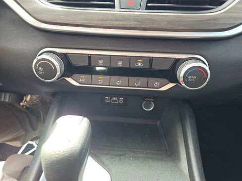 Used 2025 Nissan Altima 2.5 SV image 18