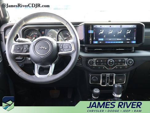 Used 2024 Jeep Wrangler Unlimited Sahara w/ Technology Group AWD/4WD image 17
