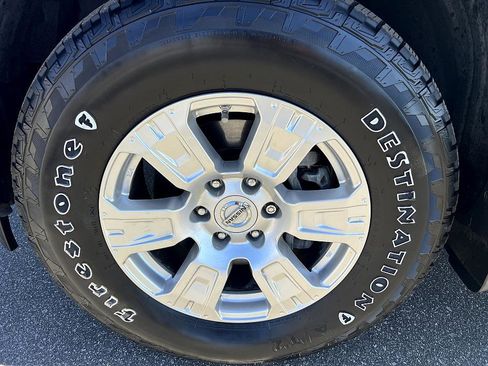 Used 2018 Nissan Titan SV w/ SV Convenience Package image 9