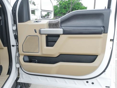 Used 2017 Ford F350 Lariat w/ Lariat Ultimate Package image 40