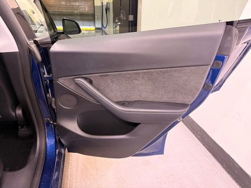 Used 2022 Tesla Model Y Long Range image 22