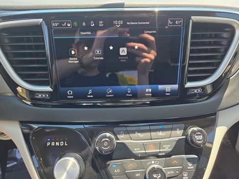 Used 2024 Chrysler Pacifica Touring-L FWD image 23