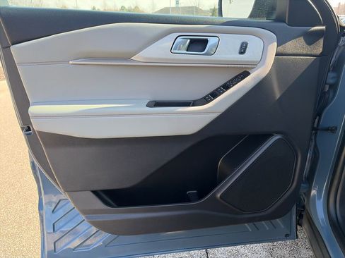 Used 2025 Ford Explorer Active w/ Active Comfort Package image 16