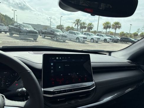 Used 2026 Jeep Compass Latitude image 22