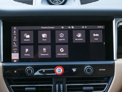 Certified 2026 Porsche Macan AWD/4WD image 34