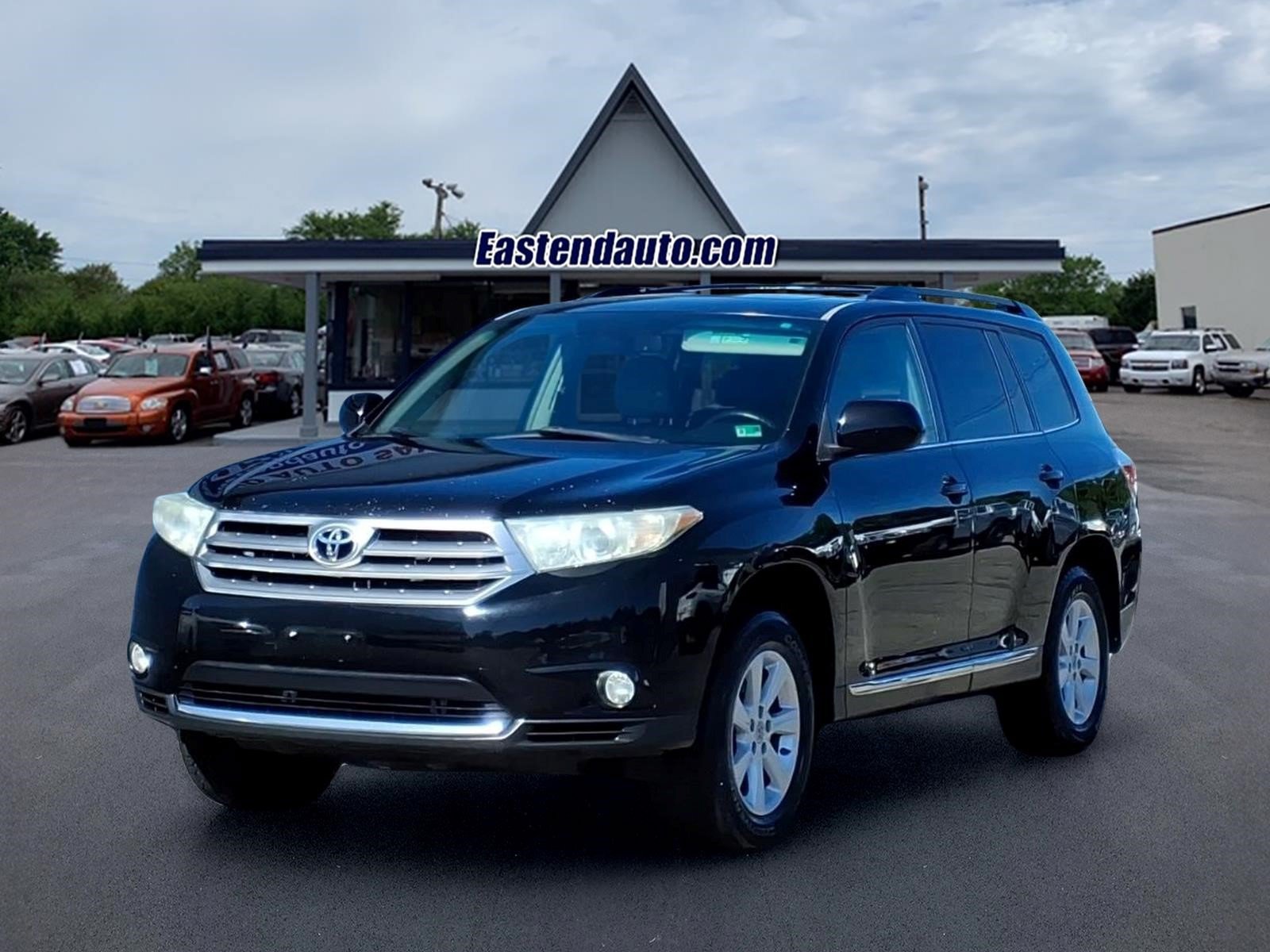 Used 2011 Toyota Highlander SE FWD image 1