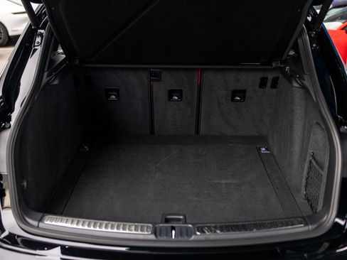 Certified 2025 Porsche Macan AWD/4WD image 40