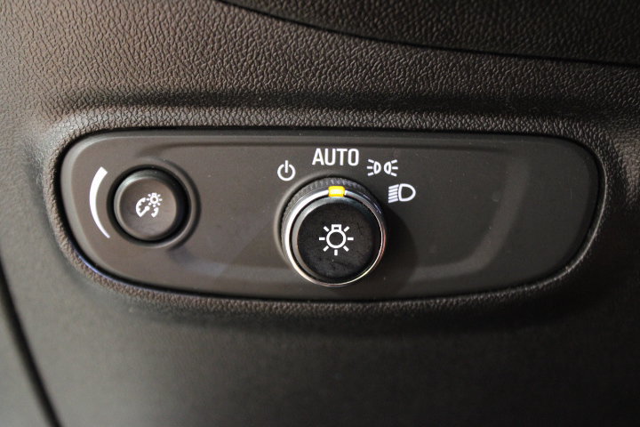 Used 2018 Chevrolet Equinox LT FWD image 37