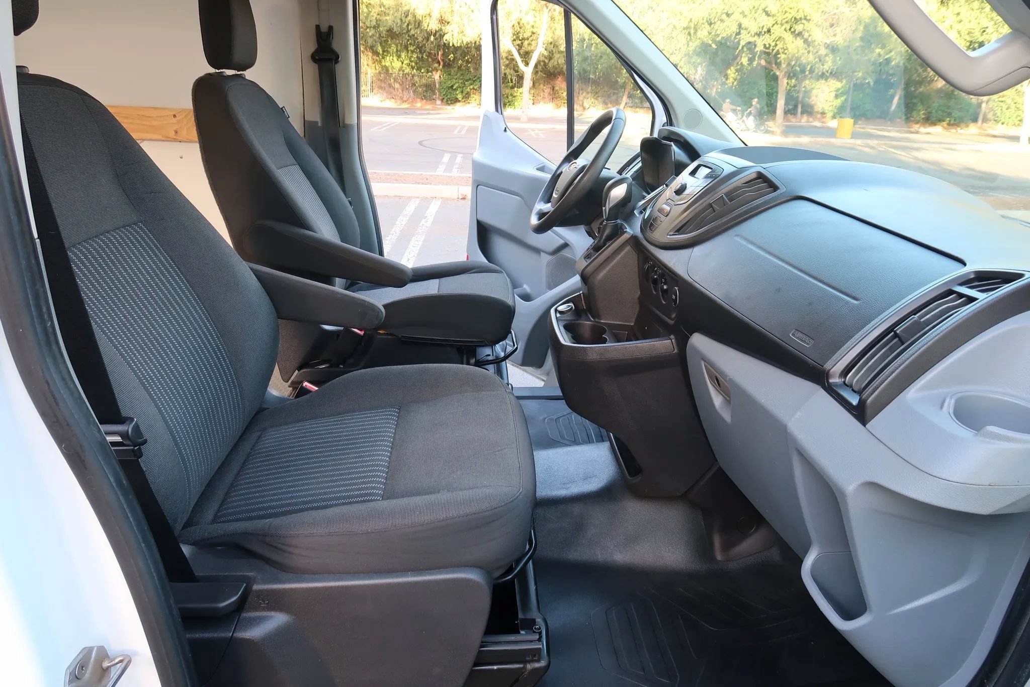 Used 2018 Ford Transit 250 130 Low Roof w/ Exterior Upgrade Package RWD image 14