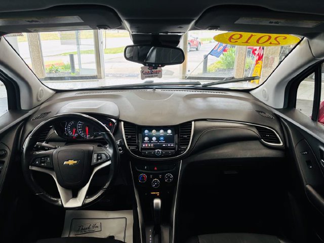 Used 2019 Chevrolet Trax LT w/ LT Convenience Package FWD image 43