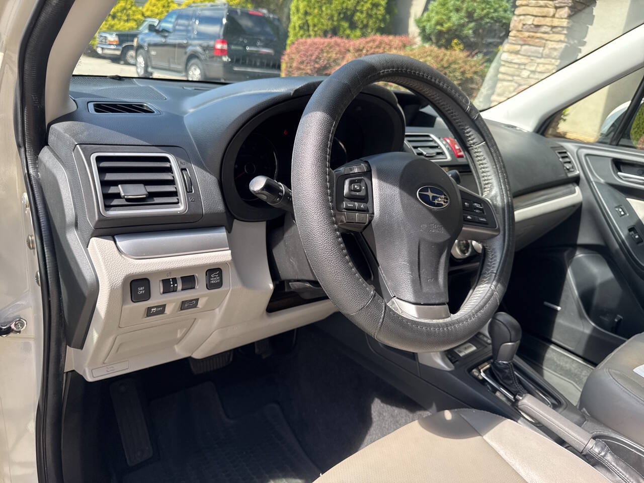 Used 2016 Subaru Forester 2.5i Touring w/ Eyesight & Navigation System AWD/4WD image 10