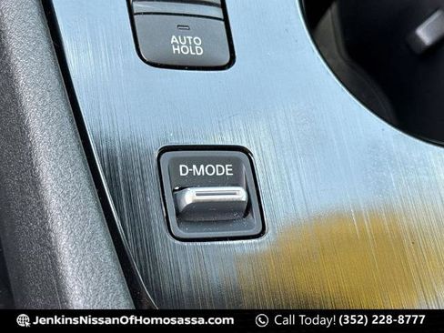Certified 2024 Nissan Rogue SL w/ SL Premium Package FWD image 29