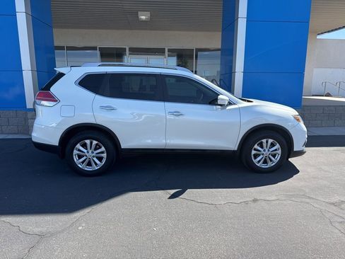 Used 2015 Nissan Rogue SV w/ SV Premium Package image 2