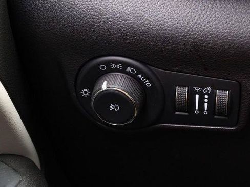 Used 2025 Jeep Compass Limited AWD/4WD image 19