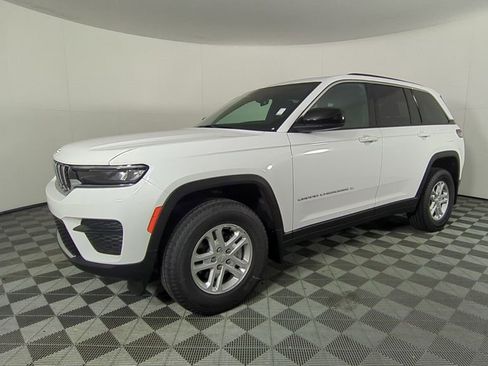 New 2025 Jeep Grand Cherokee Laredo w/ MOPAR Finishing Package image 8