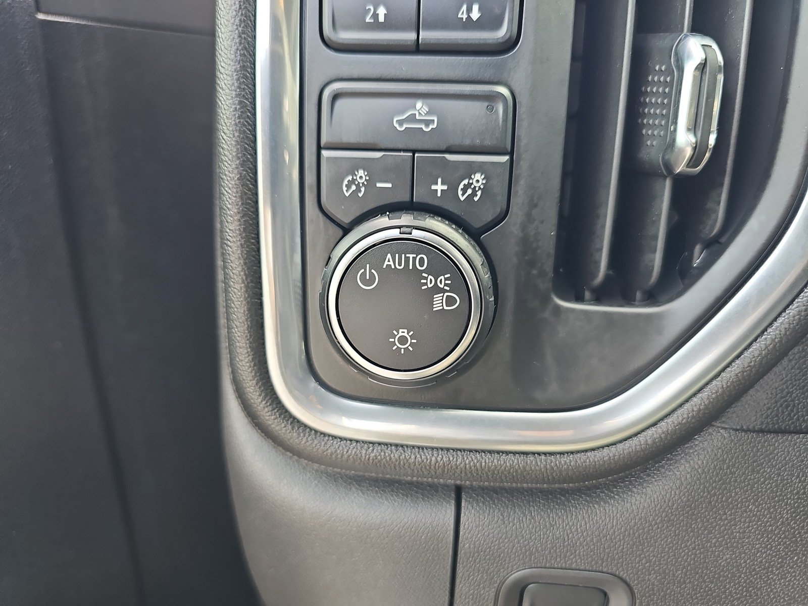 Used 2020 Chevrolet Silverado 1500 LT w/ All-Star Edition AWD/4WD image 32