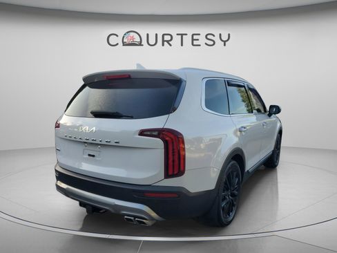 Certified 2022 Kia Telluride SX w/ SX Prestige Package image 3