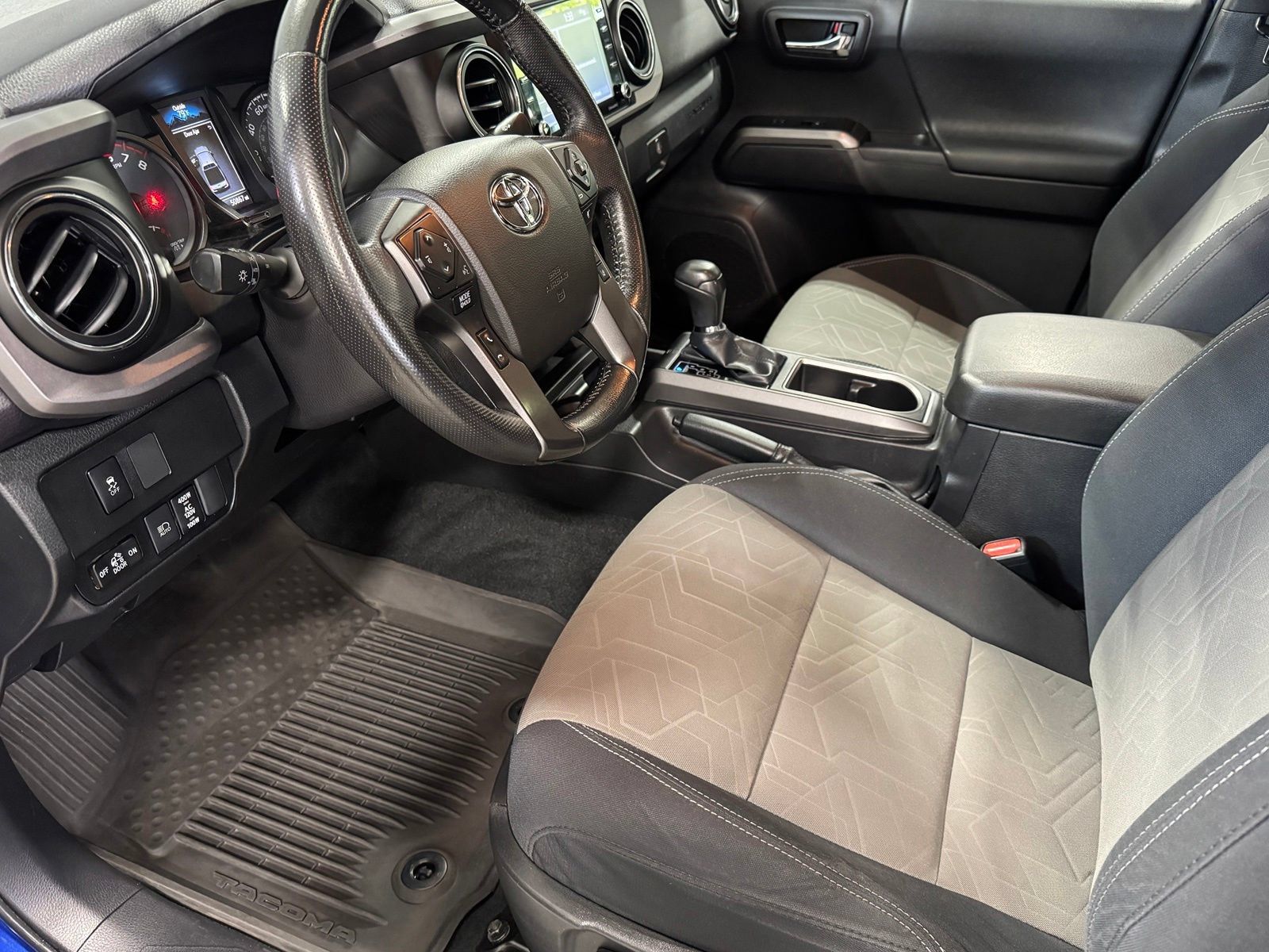Used 2022 Toyota Tacoma TRD Sport AWD/4WD image 16
