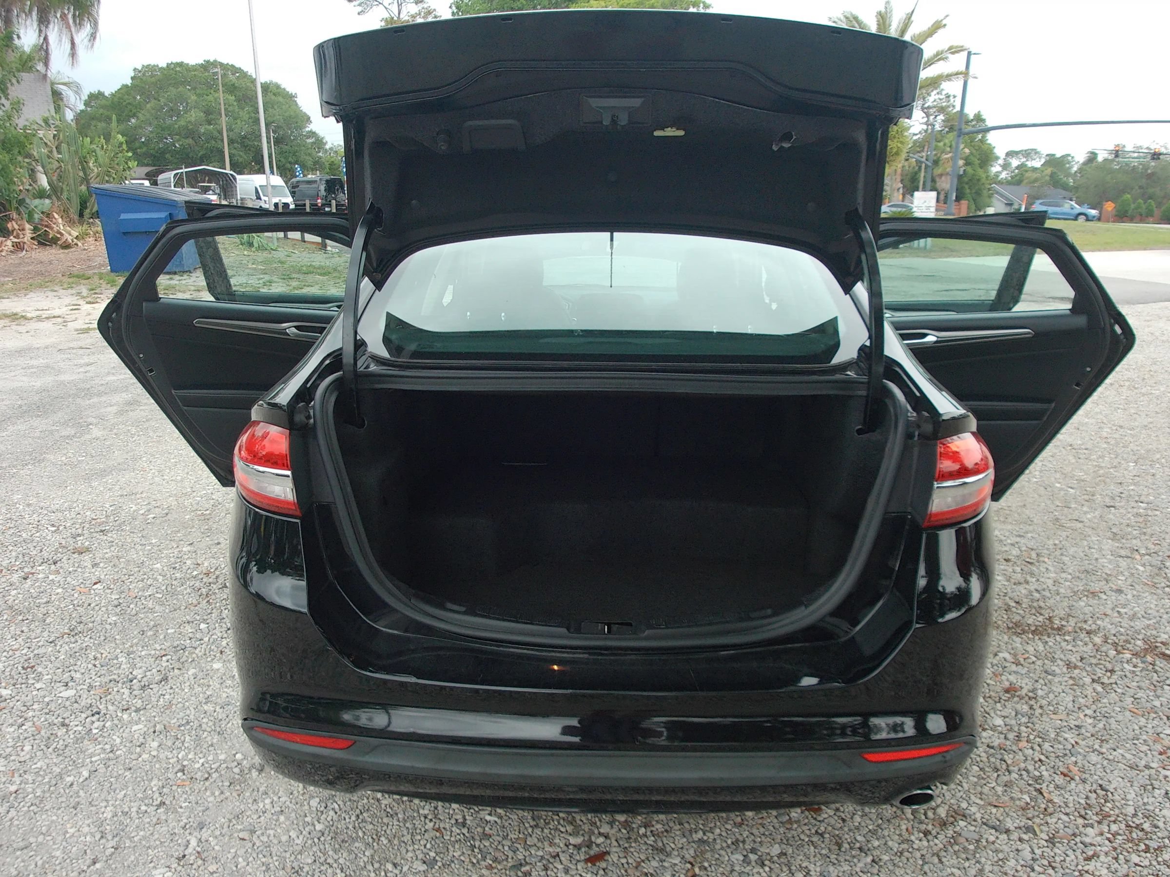 Used 2017 Ford Fusion SE w/ Equipment Group 601A FWD image 30