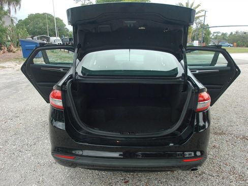 Used 2017 Ford Fusion SE w/ Equipment Group 601A FWD image 30