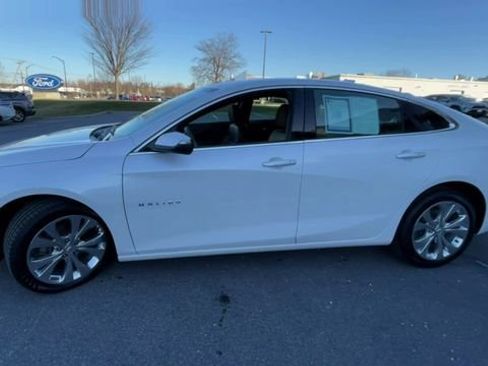 Used 2017 Chevrolet Malibu Premier w/ Driver Confidence Package FWD image 5
