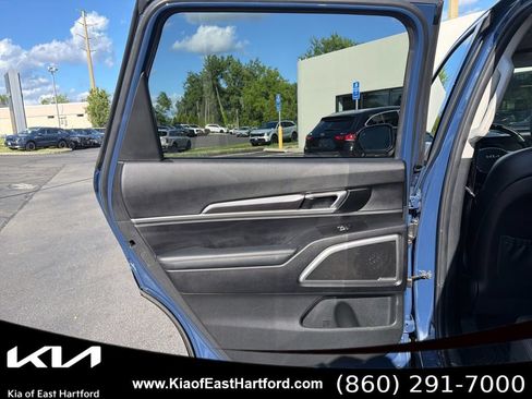 Certified 2023 Kia Telluride S w/ S Sunroof Package AWD/4WD image 17