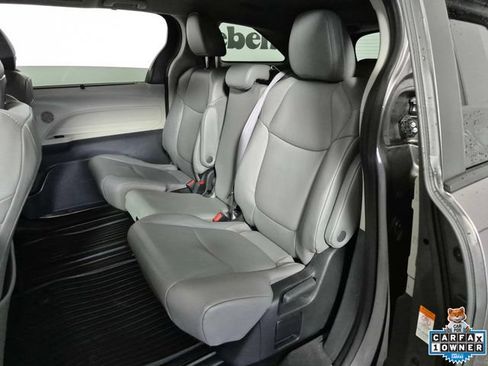 Used 2024 Toyota Sienna XLE FWD image 25