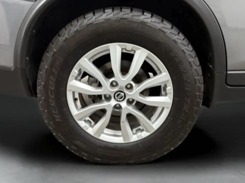 Used 2018 Nissan Rogue SV AWD/4WD image 24