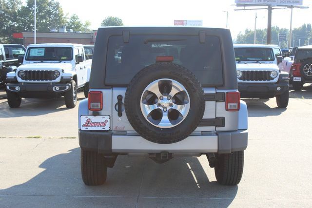 Used 2016 Jeep Wrangler Unlimited Sahara w/ Connectivity Group AWD/4WD image 4