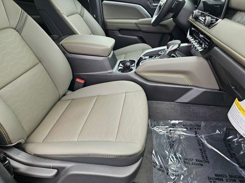 New 2026 Chevrolet Colorado ZR2 w/ Technology Package AWD/4WD image 9