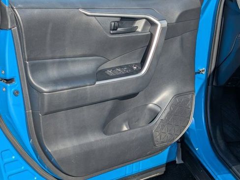 Used 2021 Toyota RAV4 LE image 10