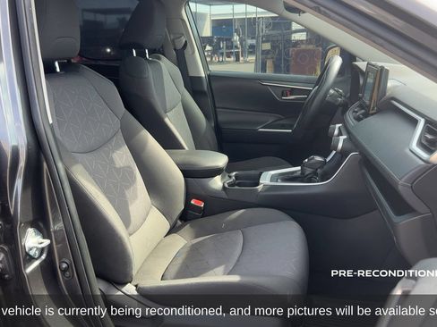 Used 2020 Toyota RAV4 XLE w/ XLE Grade Weather Package FWD image 13