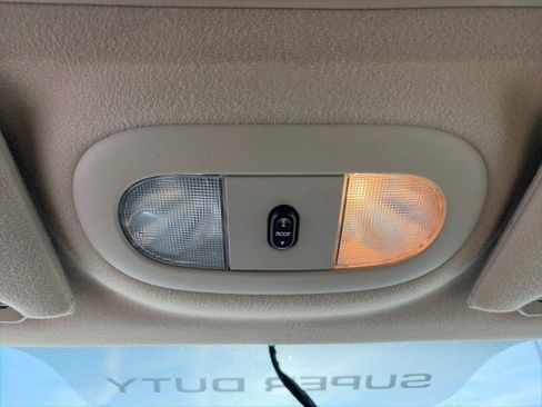 Used 2010 Ford F250 Lariat image 17