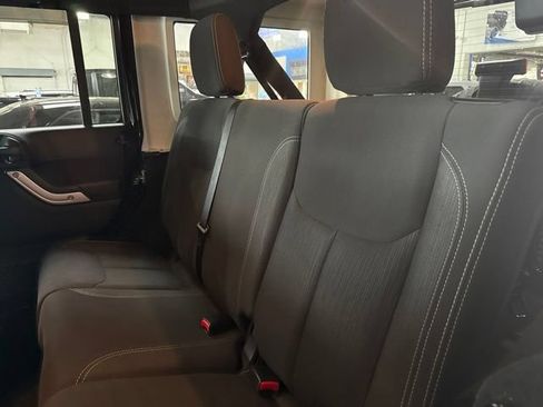 Used 2016 Jeep Wrangler Unlimited Sahara AWD/4WD image 19