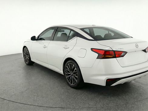 Used 2025 Nissan Altima 2.5 SV image 6