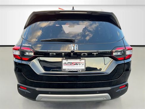 Used 2025 Honda Pilot EX-L image 6