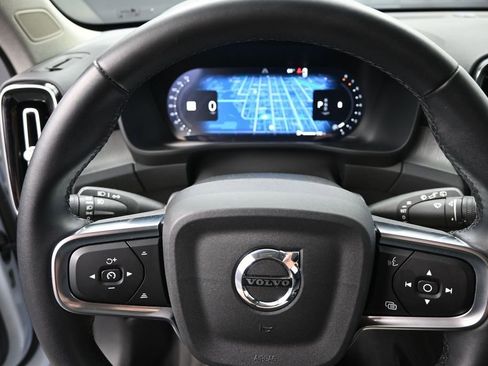 Used 2025 Volvo XC40 B5 Plus AWD/4WD image 14