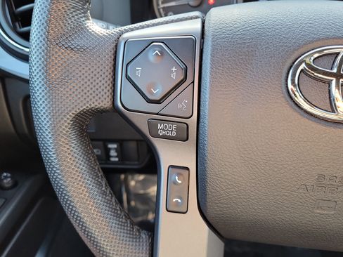 Used 2022 Toyota Tacoma TRD Sport image 15