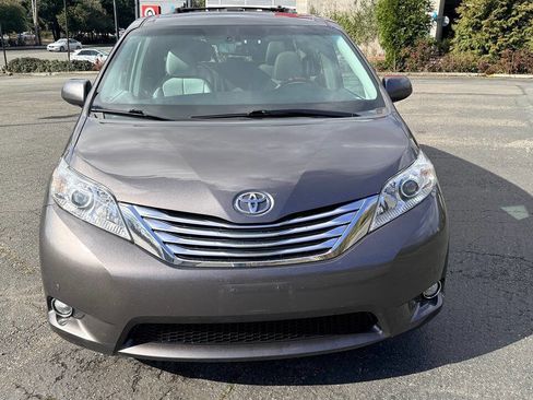 Used 2012 Toyota Sienna Limited w/ Premium Pkg image 5