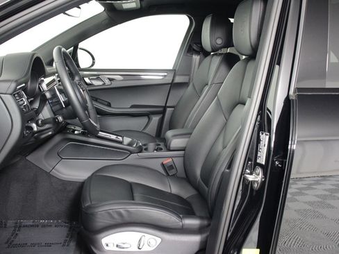 Certified 2026 Porsche Macan AWD/4WD image 5