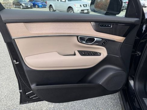 Used 2025 Volvo XC90 B6 Plus image 22