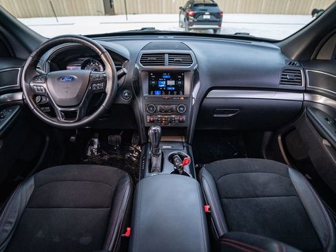 Used 2019 Ford Explorer XLT w/ XLT Sport Appearance Package image 12