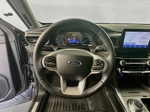 Used 2021 Ford Explorer Limited w/ Equipment Group 301A AWD/4WD image 11
