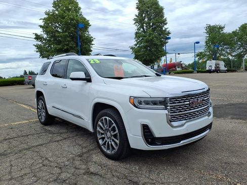 Used 2023 GMC Acadia Denali w/ Denali Technology Package AWD/4WD image 3