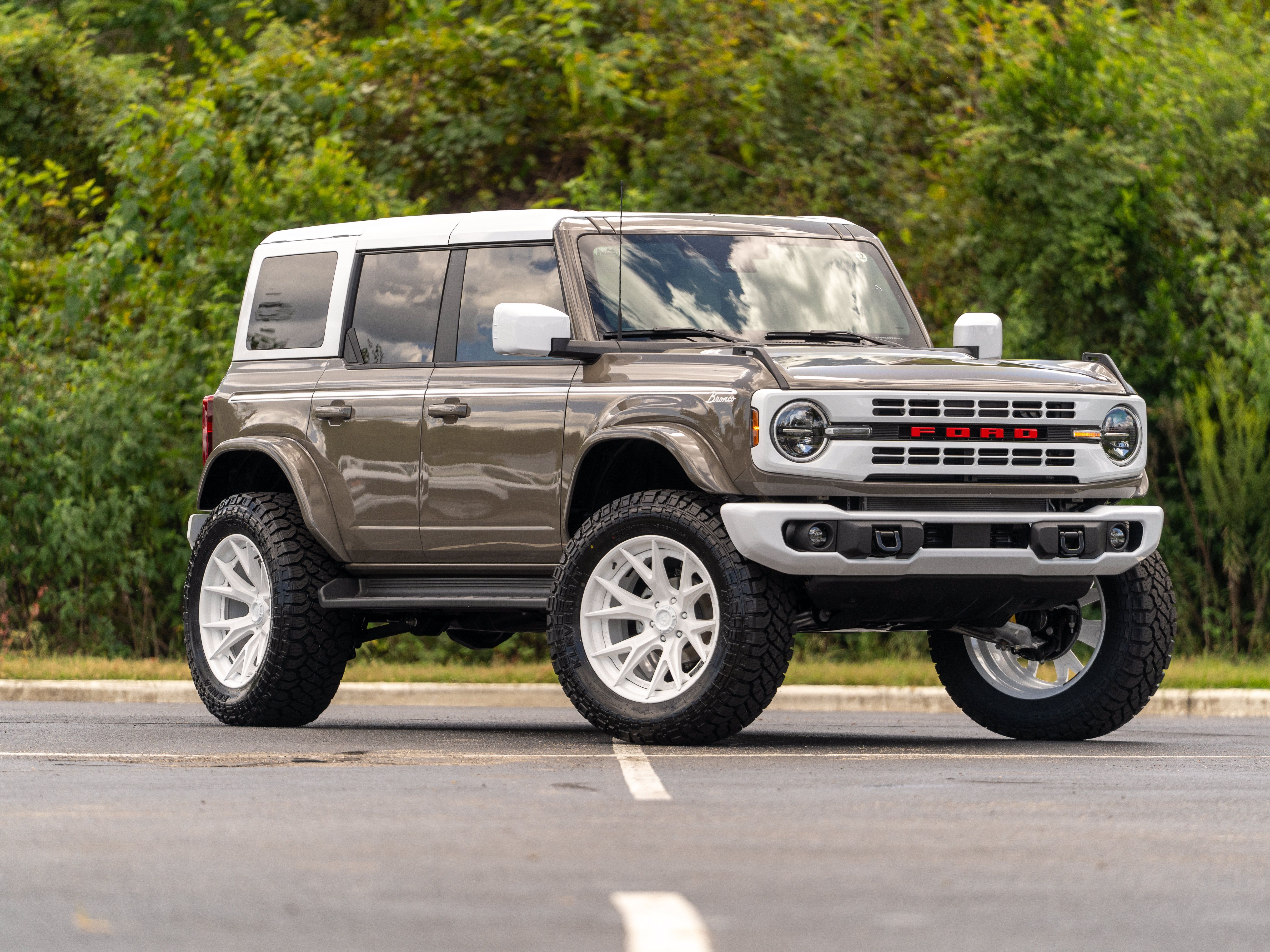 Used 2026 Ford Bronco Heritage Edition AWD/4WD image 2