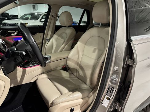 Used 2021 Mercedes-Benz GLC 300 4MATIC w/ Premium Package image 23